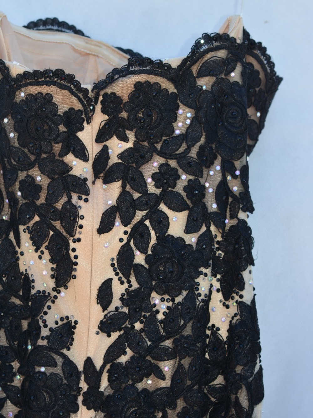 Nude & Black Lace& Beaded  Gown Size S Fabuluxe Couture - Picture 14 of 16
